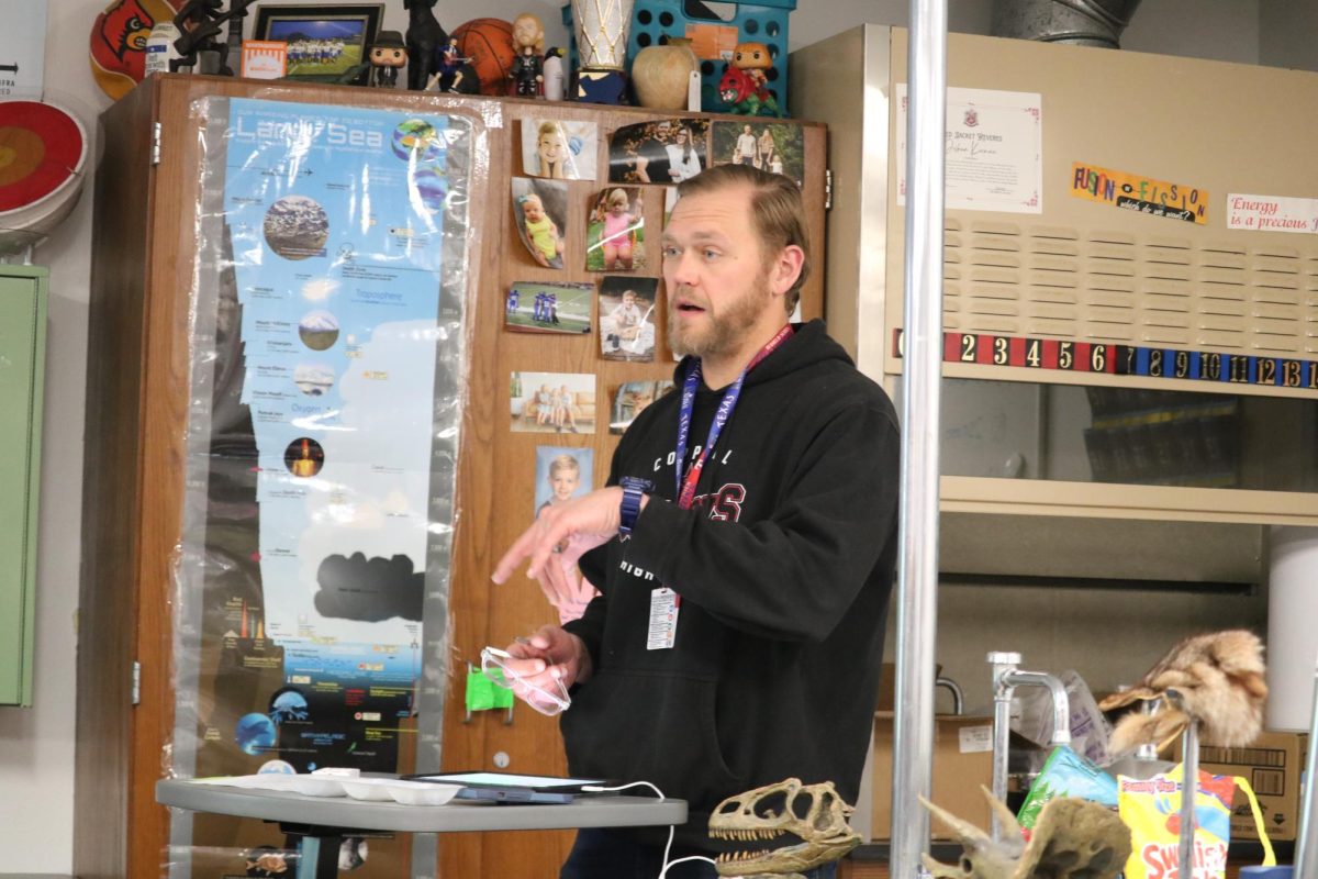 Coppell High School AP Environmental Science teacher Joshua Kinman teaches students about various mining techniques on Jan. 17 in C104. Kinman has been selected as The Sidekick’s Volume 35 No. 4 Teacher of the Issue.