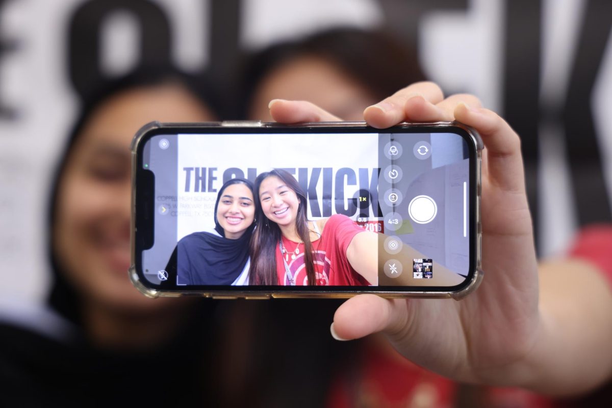 The+Sidekick+executive+photography+editor+expresses+her+appreciation+for+the+guidance+and+support+given+to+her+by+editorial+page+editor+Aliza+Abidi.+Senior+odes+is+a+series+of+recognition+for+graduating+Sidekick+seniors.