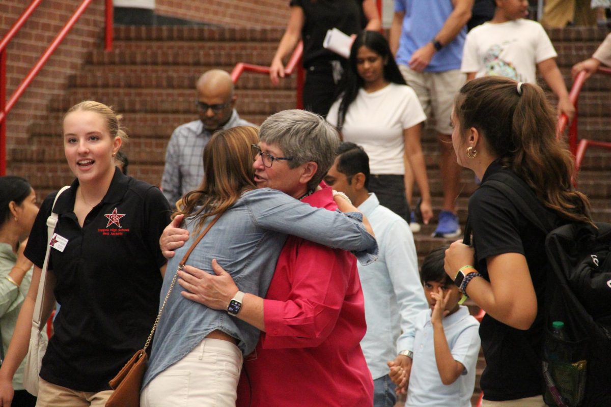 Coppell High School hosted its annual Curriculum Night on Wednesday for the new school year. The event provided families with presentations and exchanges from teachers to learn about educational programs, teaching plans and new policies.