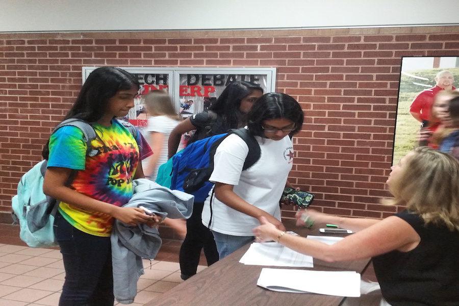 Coppell High School students eat during A Lunch. This Tuesday, students with perfect attendance will buy their meals from local restaurants during “Purple Lunch”.