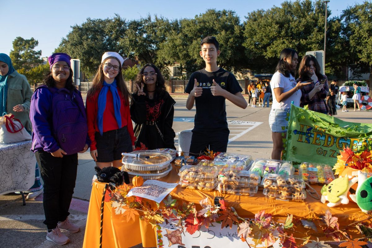 New Tech High @ Coppell sophomore Samiha Jahara Rahman, senior Elizabeth Reese, sophomore Ann Benny and sophomore Ryder Miller volunteer at the dessert booth at the Fall Festival.The Fall Festival was held at New Tech on Oct. 26 to excite the community with fall-themed activities, food and a haunted house.