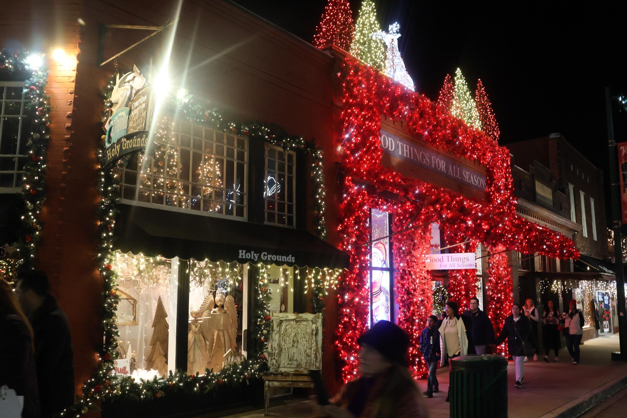  Grapevine Main Street showcases many different Holiday lights, and activities for visitors to enjoy. The Sidekick CHS9 editor Anvita Bondada provides places to enjoy the Holidays around Coppell. Photo by Emmalee Jittasupo 
