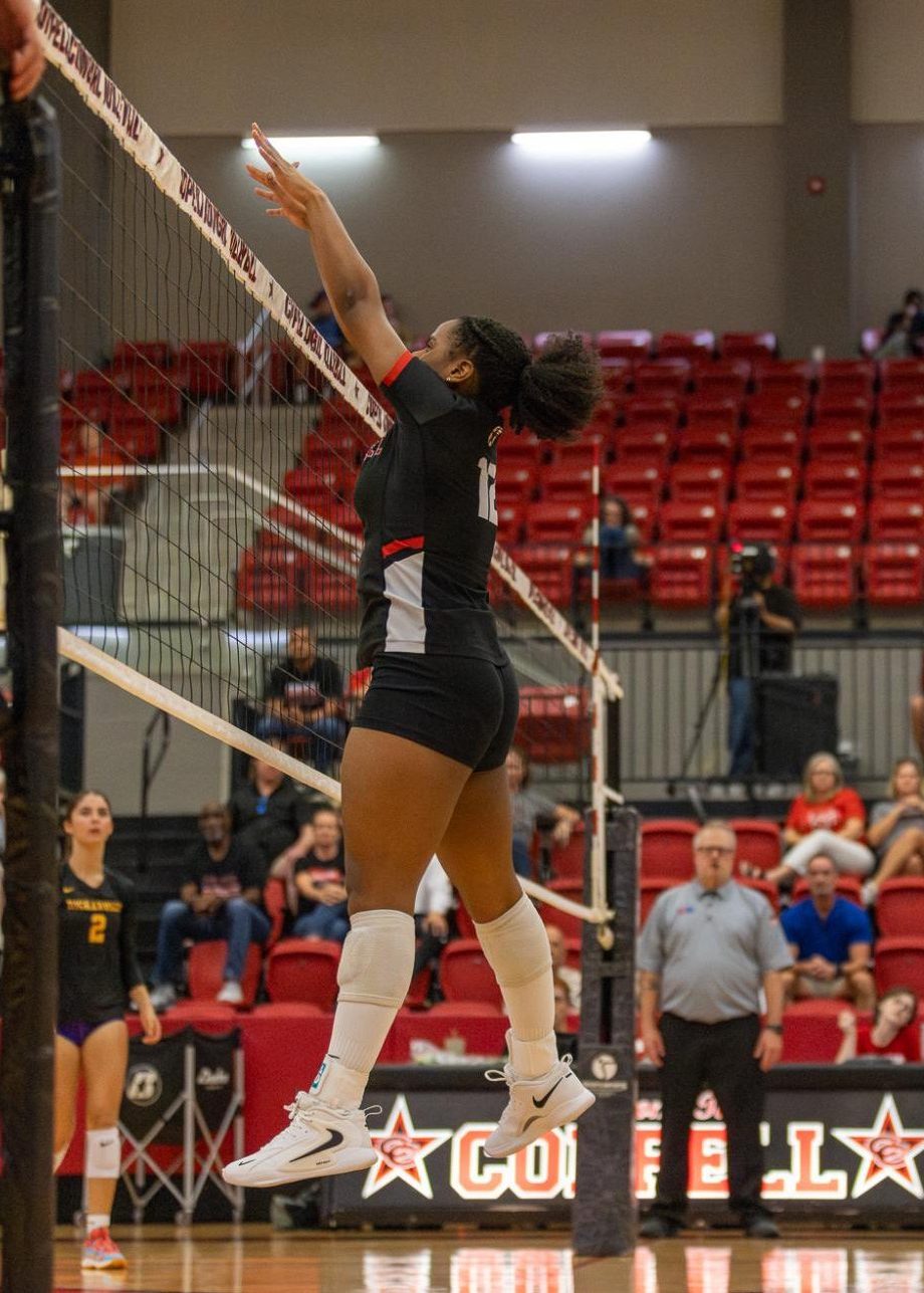 Coppell junior middle blocker Taliah Ellis has undergone the pressure of highly successful in her family. For Black History Month, The Sidekick’s Reece Murry examines how Coppell athletes and coaches handle the stereotypes associated with Black excellence.
