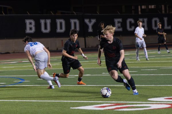 Coppell sophomore Chase Kugler dribbles downfield against Hebron at Buddy Echols Field on Tuesday. The Cowboys tied the Hawks, 0-0. Photo by Sohalia Reddy