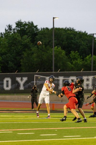 Coppell sophomore quarterback Carter Zingelmann passes to junior wide receiver Jaden Bibbs at Coppell Spring Jam on Wednesday at Buddy Echols Field. Coppell Black defeated Coppell Red, 17-7.