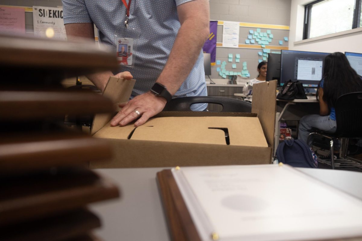 Chickermane_PackingUpD115_051126_3