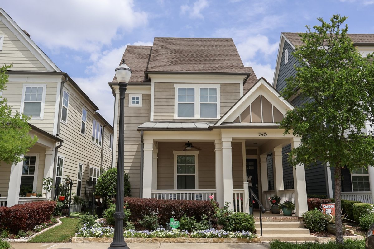 Homes in Coppell are built to mirror the small amount of land space. Age demographics have changed over the last ten years, prompting Coppell to create the FOARD task force to encourage citizens to maintain the appearance of Coppell.